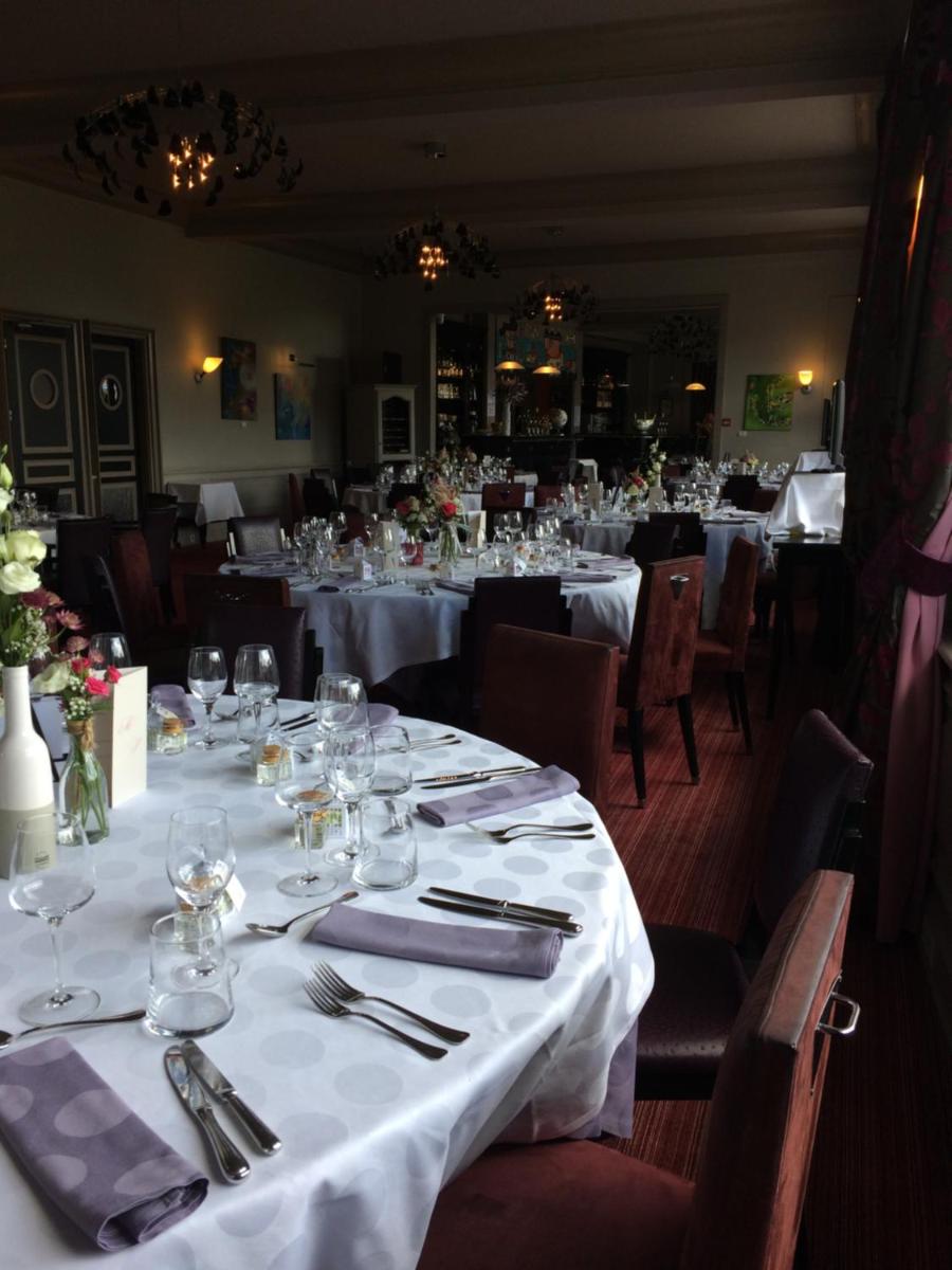 Restaurant ou autre lieu de restauration dans l'établissement Hôtel Beau Rivage