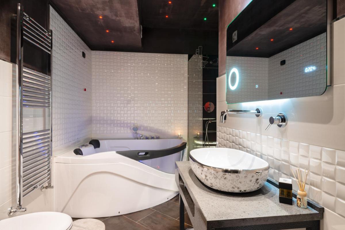 Villa Domus Salento Suites & Rooms con parcheggio privato in loco - Housity