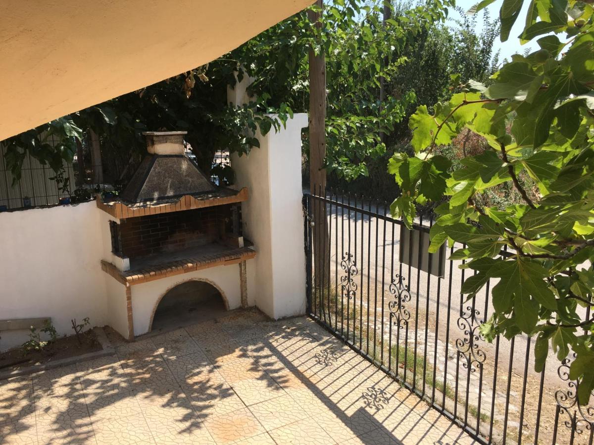 Antonia's Apartments-Traditional house next to the beach - Housity