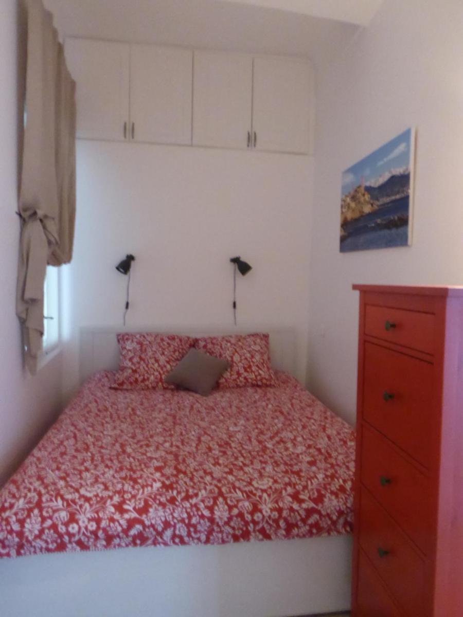 Vieille Ville 1 - Luca's Apartment, 1 bedroom, max 2 adults and 2 kids - Housity