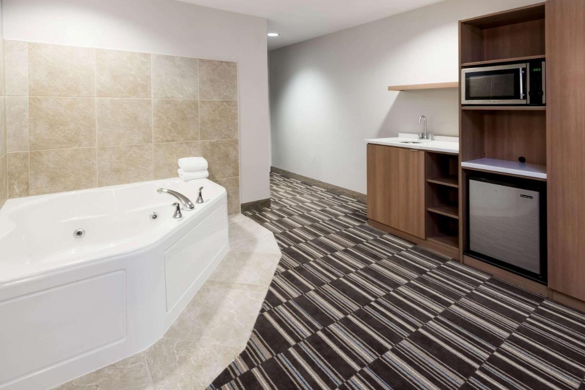 Microtel Inn & Suites by Wyndham - Penn Yan - Housity