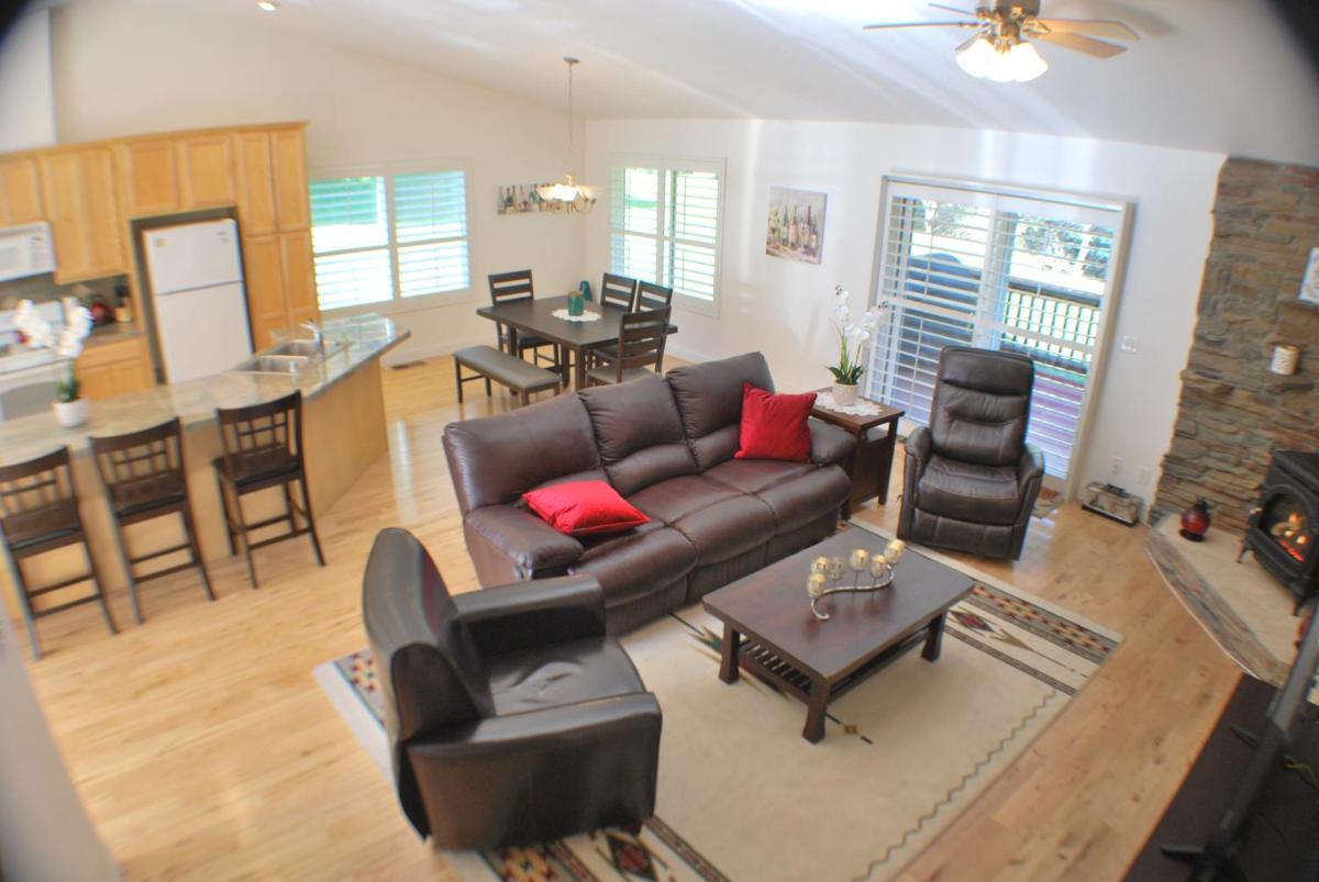 Big Tom's Cabin by Yosemite, lake and trails - Housity