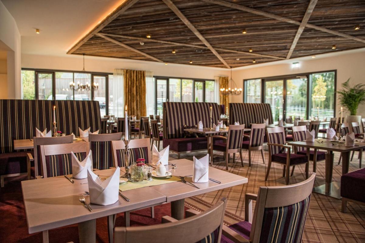 Ein Restaurant oder anderes Speiselokal in der Unterkunft Göbels Schlosshotel "Prinz von Hessen" Ein Restaurant oder anderes Speiselokal in der Unterkunft Göbels Schlosshotel "Prinz von Hessen"