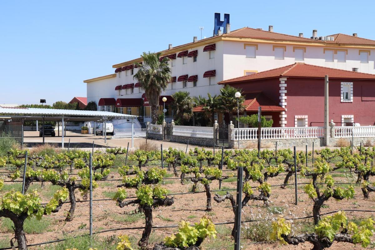 Hotel Acosta Ciudad de la Música - Housity