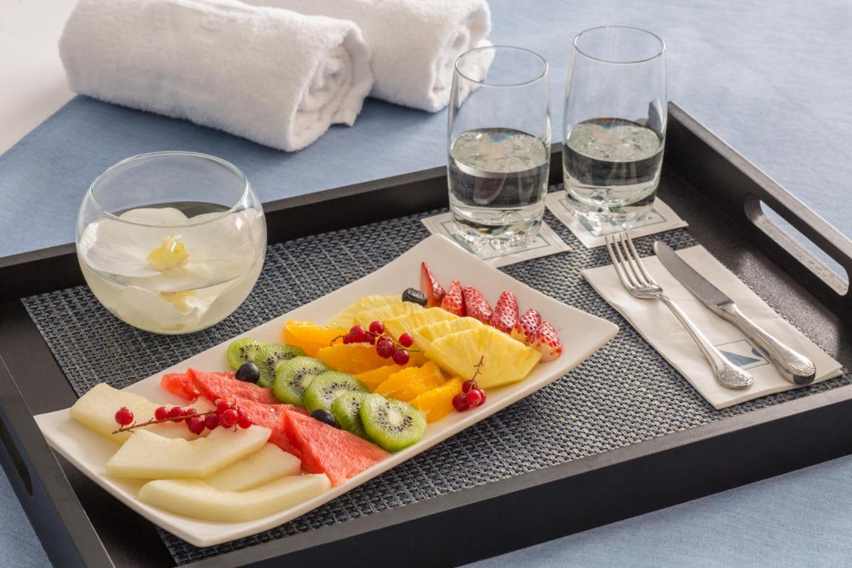 Comida en o cerca de este hotel