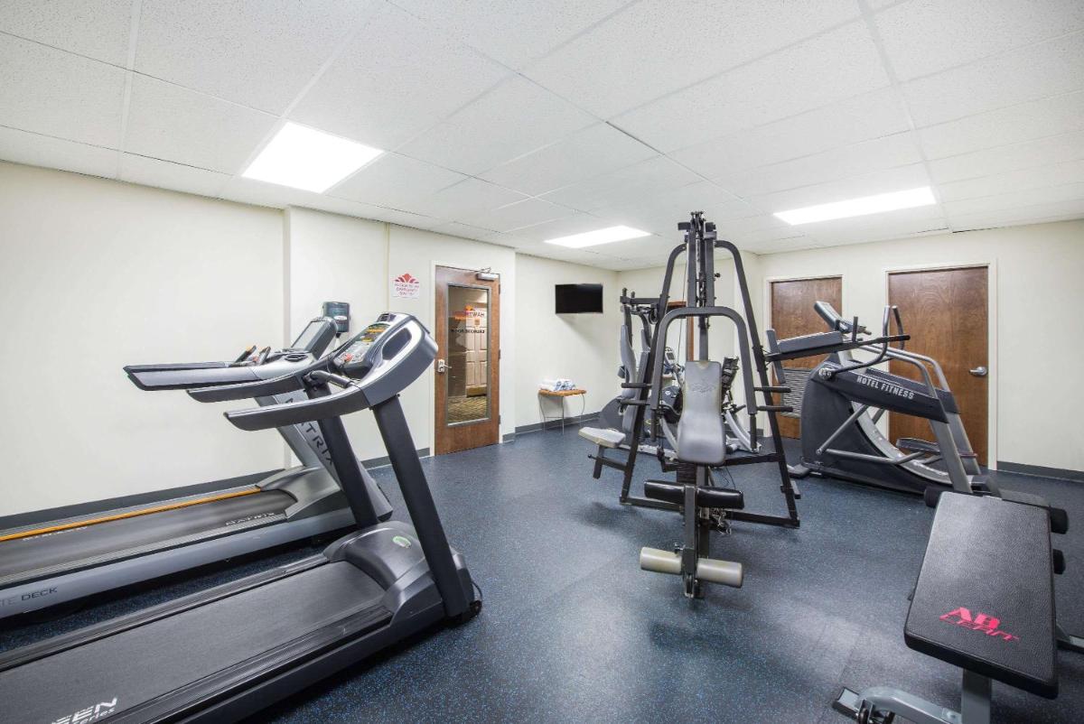Hawthorn Extended Stay by Wyndham El Paso - Housity