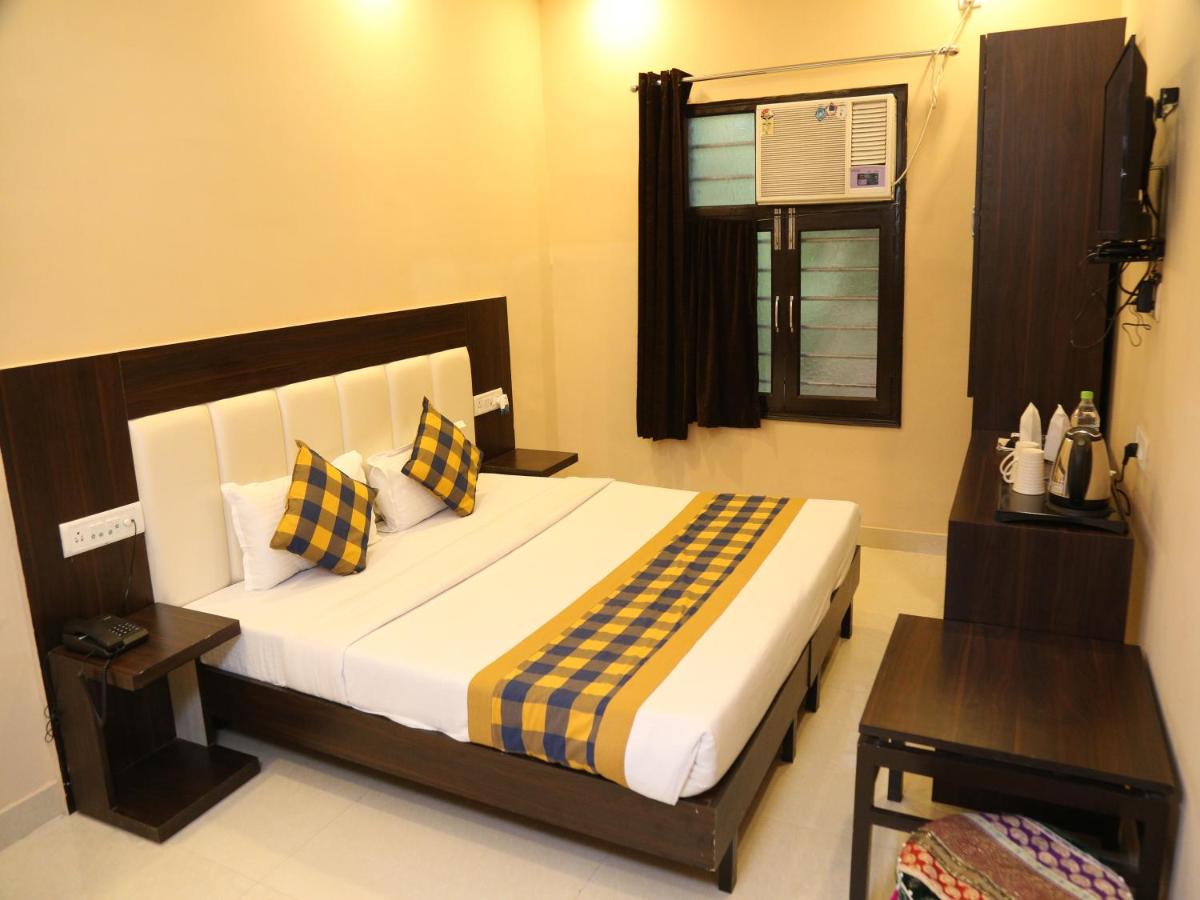 Taj Haveli Hotel Agra - Walkable Distance From Taj Mahal - Housity