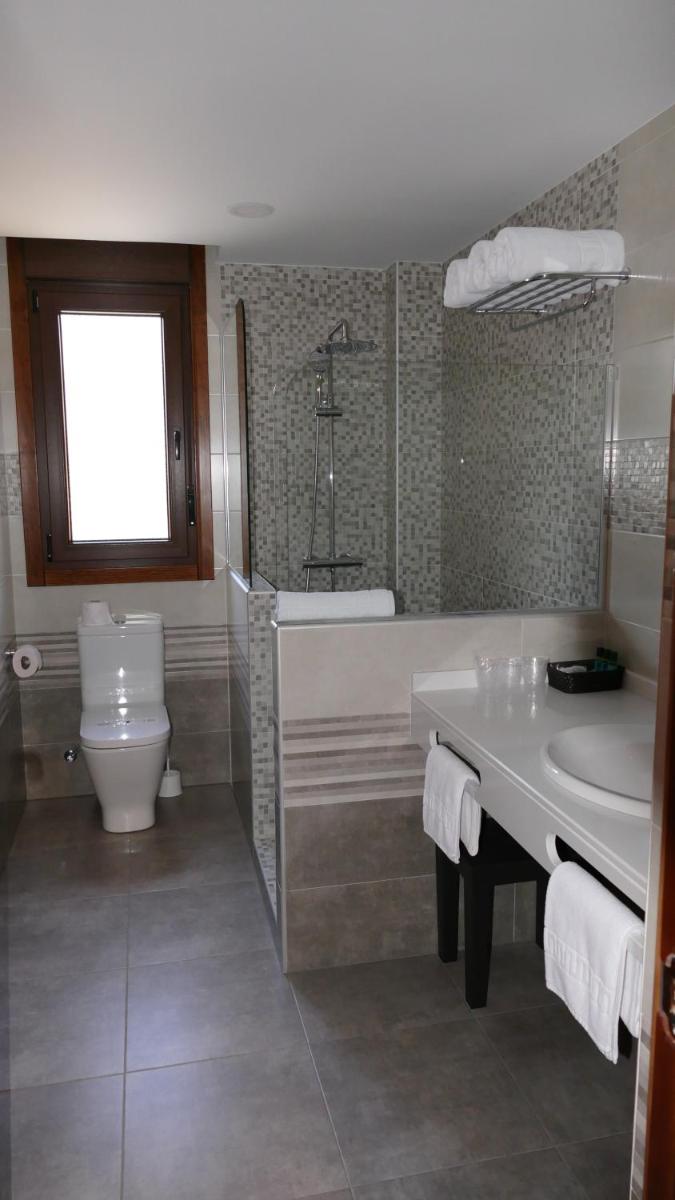 Un baño de Hotel Rural El Nido de Pinares