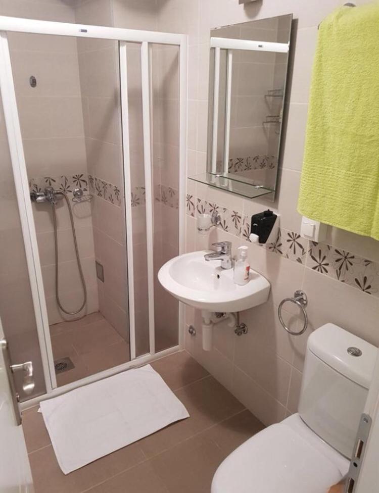 Holiday Wing Apartment 2 - Housity