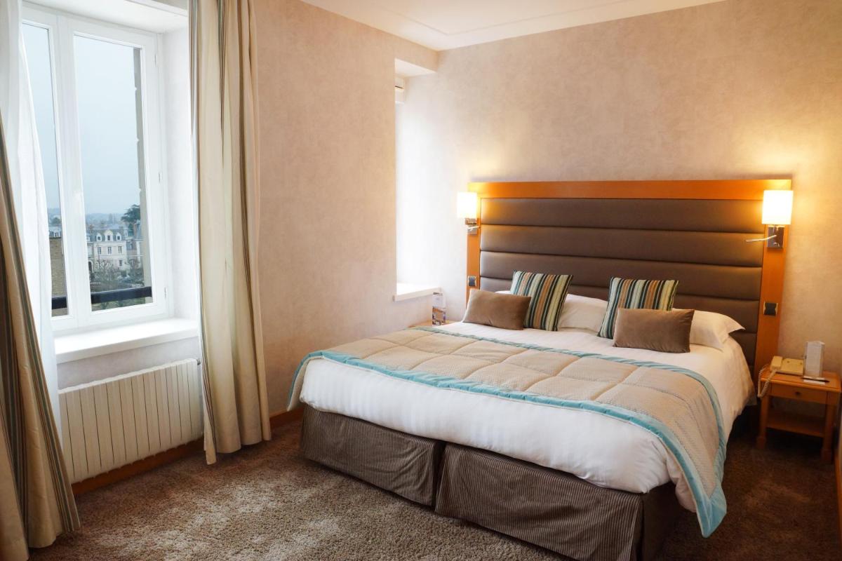 Un ou plusieurs lits dans un hébergement de l'établissement Grand Hôtel Des Thermes Un ou plusieurs lits dans un hébergement de l'établissement Grand Hôtel Des Thermes