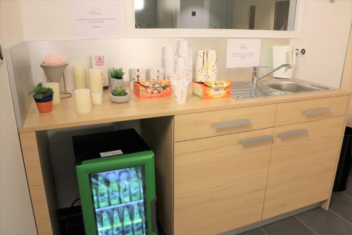 Cuisine ou kitchenette dans l'établissement Le Felicien