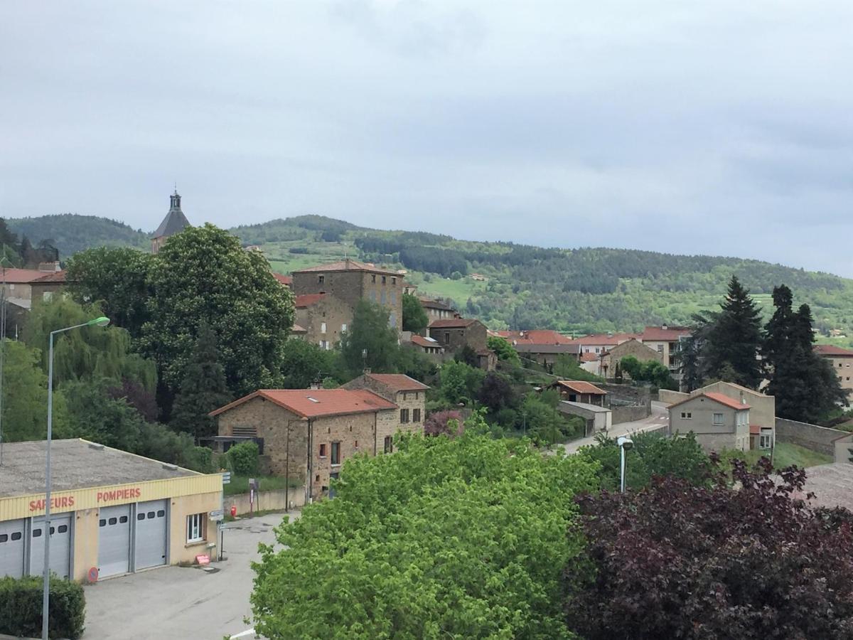 Vue générale sur la montagne ou vue sur la montagne depuis l'hôtel