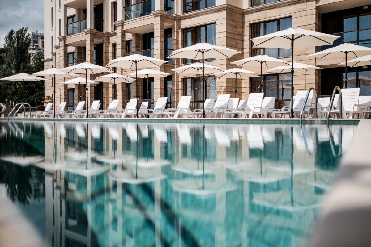 Cabacum Plaza Beach Apartments - High-Speed WiFi - Housity