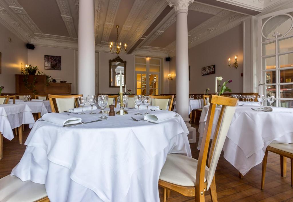 Restaurant ou autre lieu de restauration dans l'établissement Logis Hôtel Regina