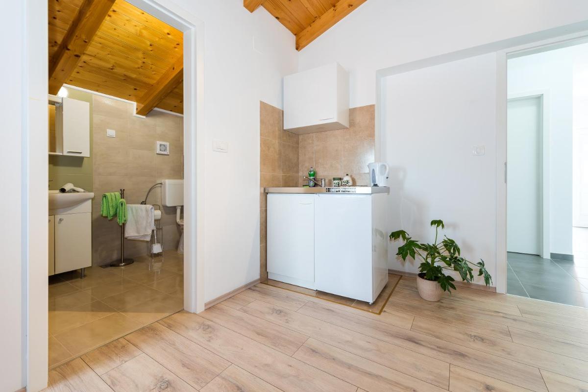 Guesthouse Miranda NP Krka - Housity