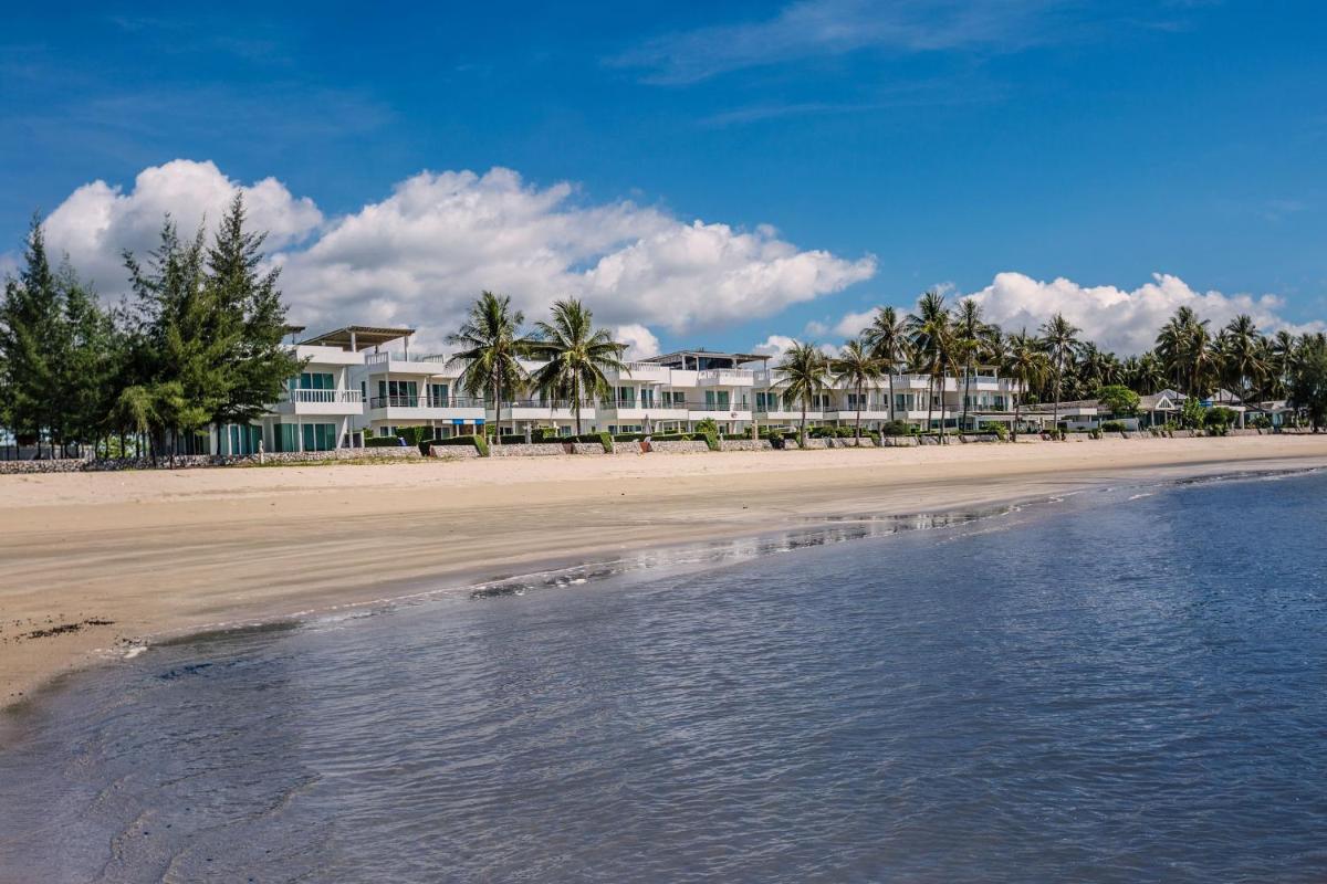 Absolute Beachfront villa - Housity