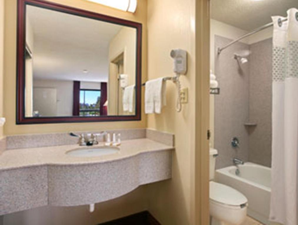 Baymont by Wyndham Greenville - Housity