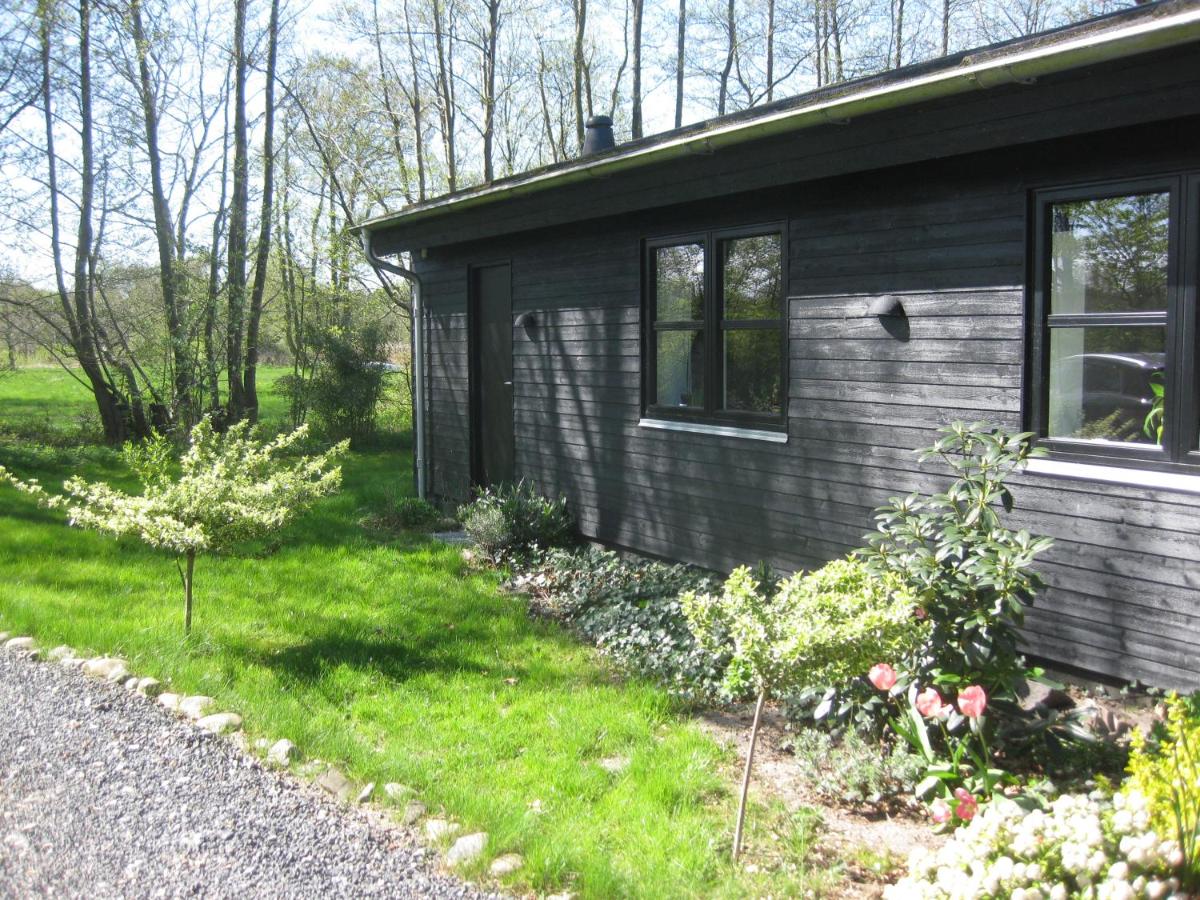 Ved Vandet - Housity