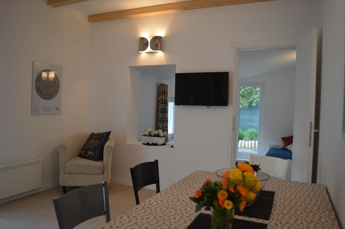 Kućica [kȕtɕitsa] - small house with free parking - Housity