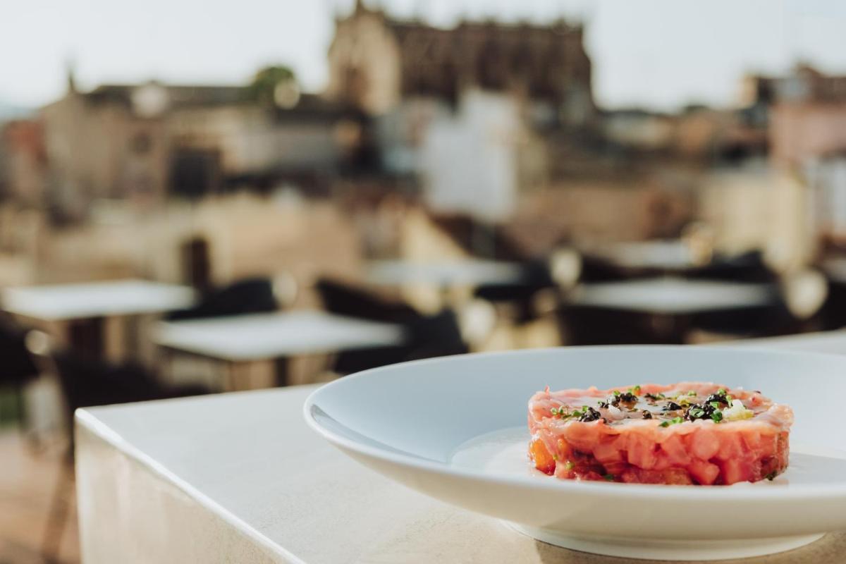 Comida en o cerca de este hotel