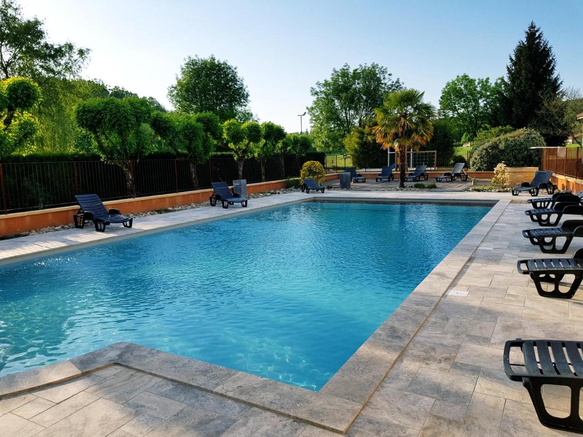 Piscine de l'établissement Logis Hotel Archambeau ou située à proximité