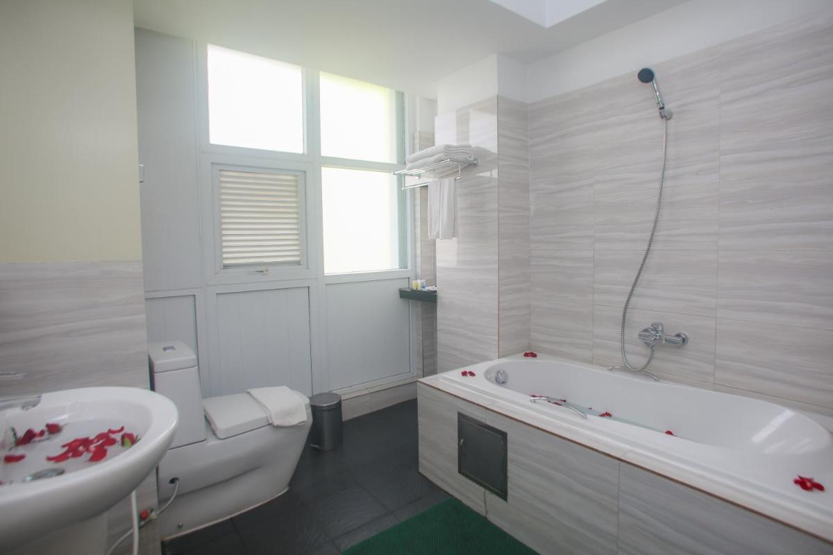 Grace Treasure Hotel - Housity