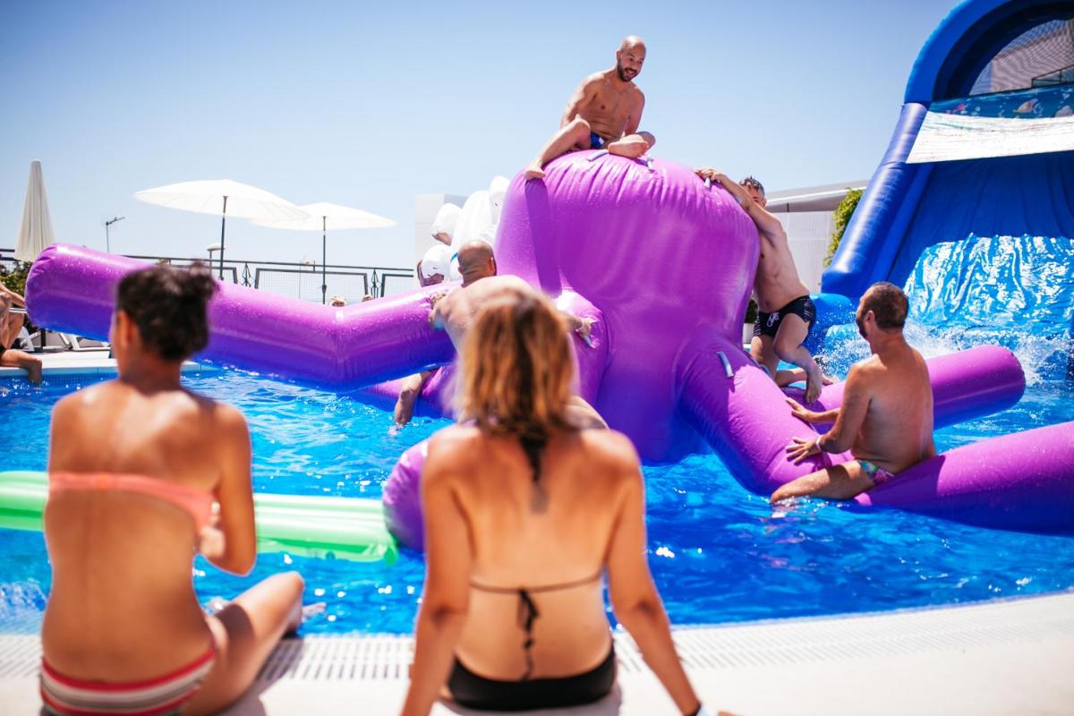Piscina en o cerca de Hotel Ritual Torremolinos- Adults Only
