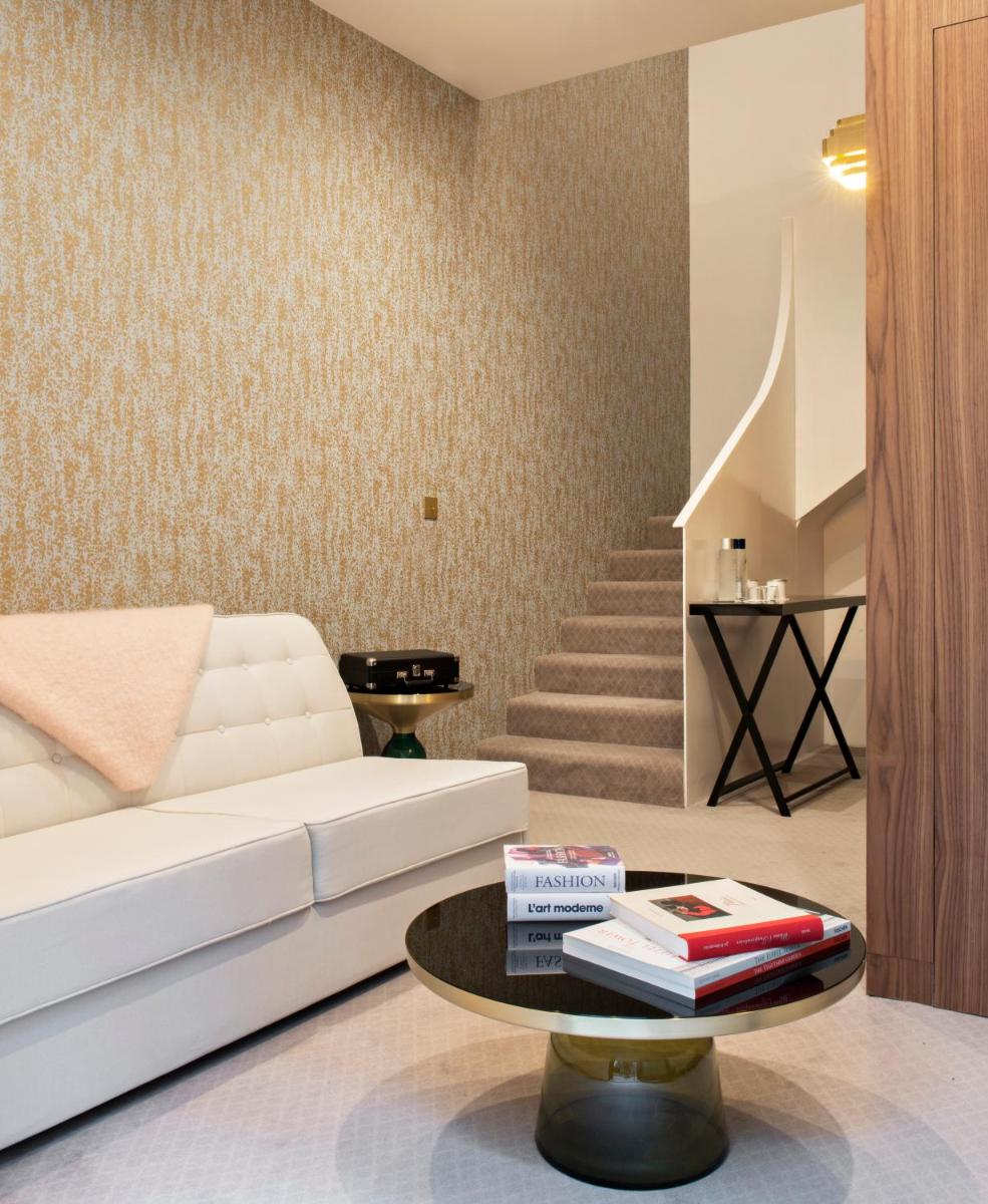 Coin salon dans l'établissement Hotel Parister Piscine & Spa