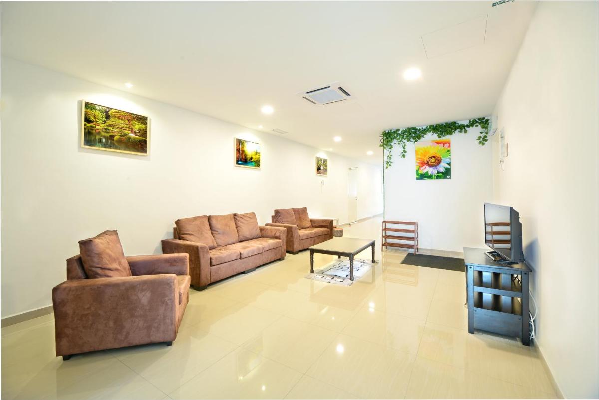 Hard Rock VIP Guest House - Housity