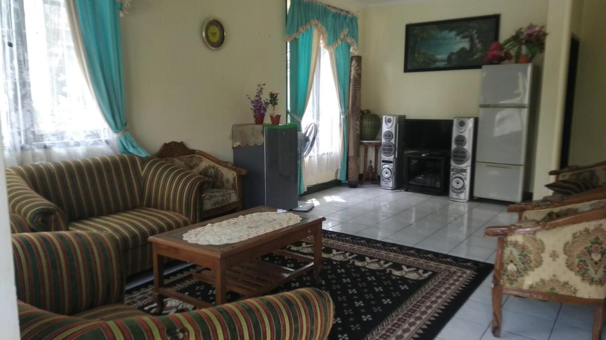 Fame Villa Castle Hook Kota Bunga - Housity