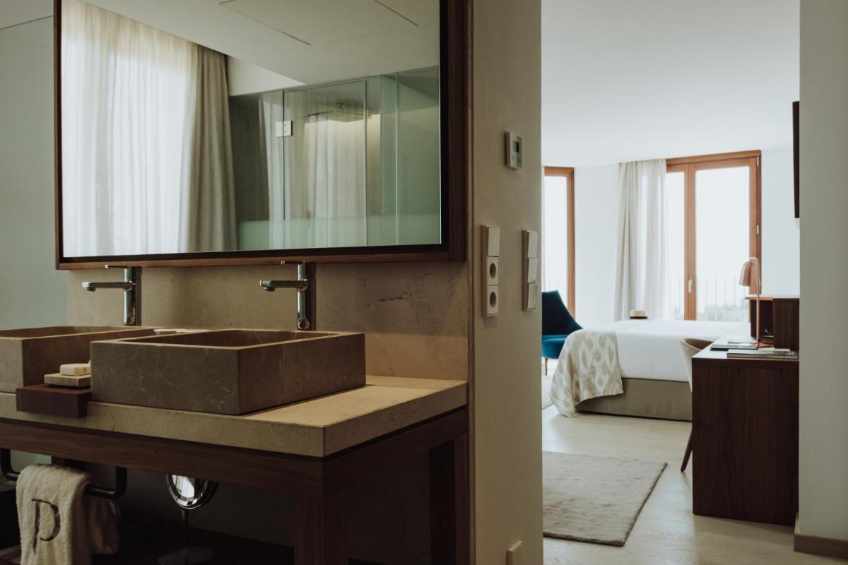 Un baño de Es Princep - The Leading Hotels of the World