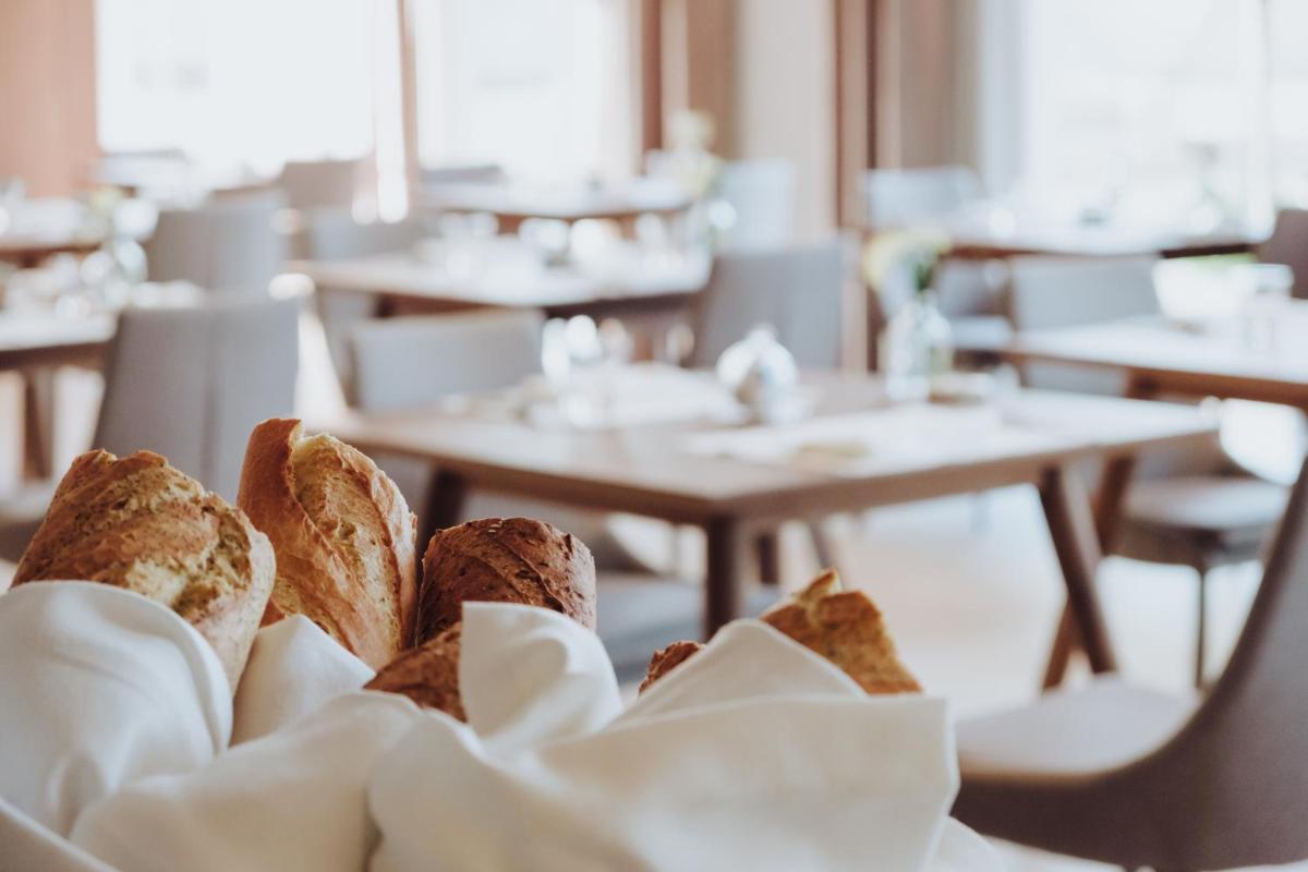 Un restaurante o sitio para comer en Es Princep - The Leading Hotels of the World