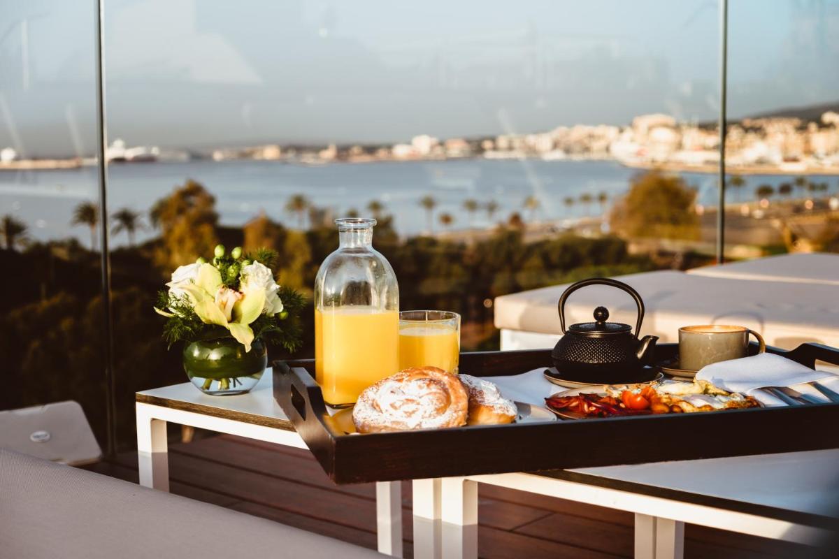 Comida en o cerca de este hotel