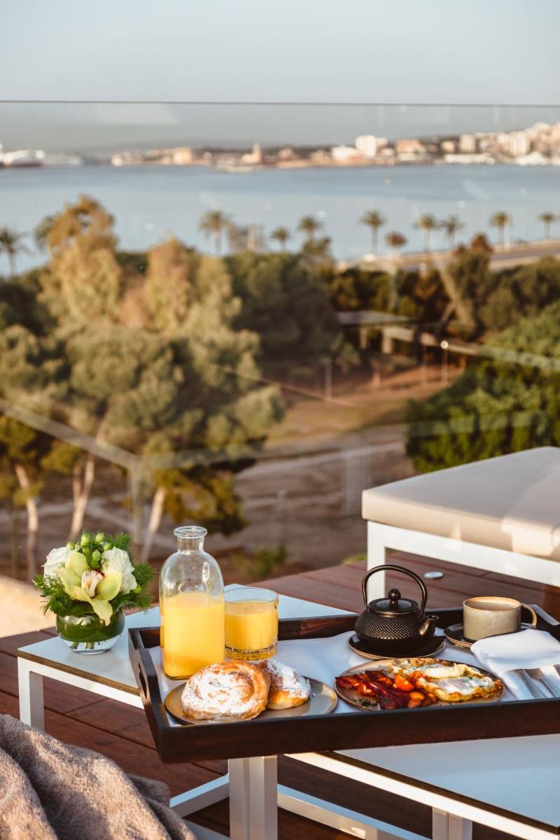 Comida en o cerca de este hotel