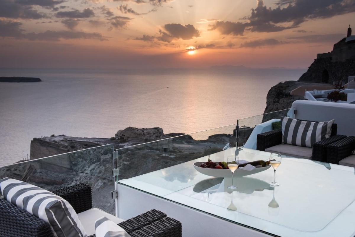 Hyperion Oia Suites - Housity