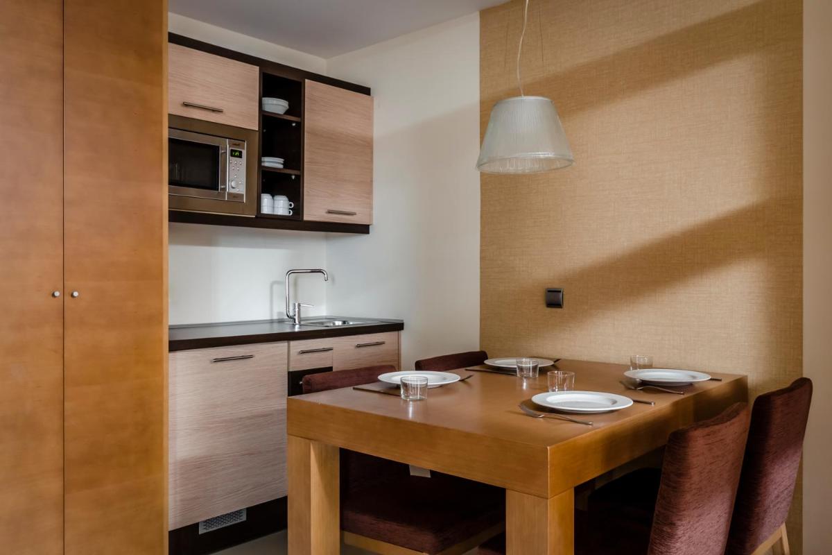 Una cocina o zona de cocina en Exe Cunit Suites & Spa