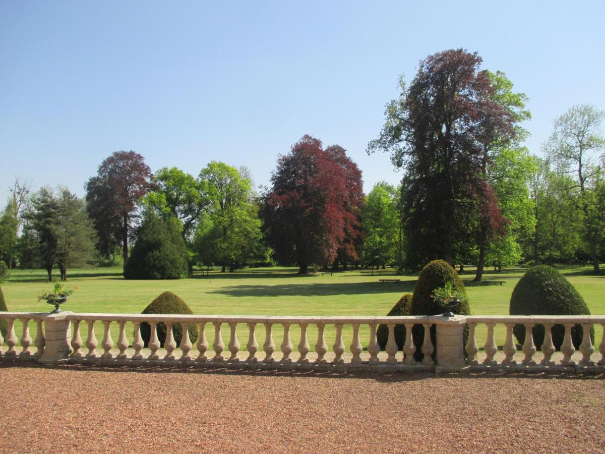 Jardin de l'établissement Château des Monthairons Hôtel Restaurant GastroMaison Spa privatif