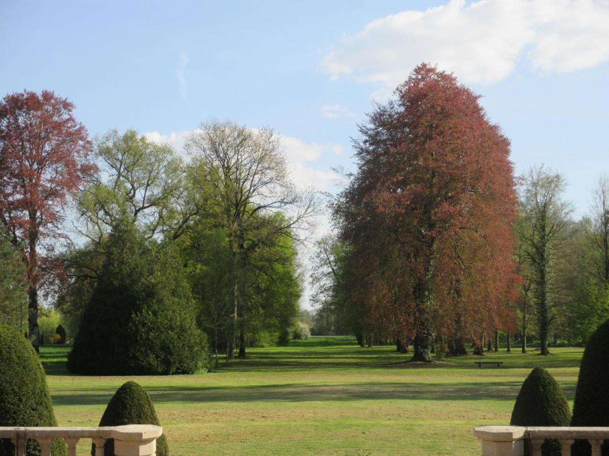 Jardin de l'établissement Château des Monthairons Hôtel Restaurant GastroMaison Spa privatif