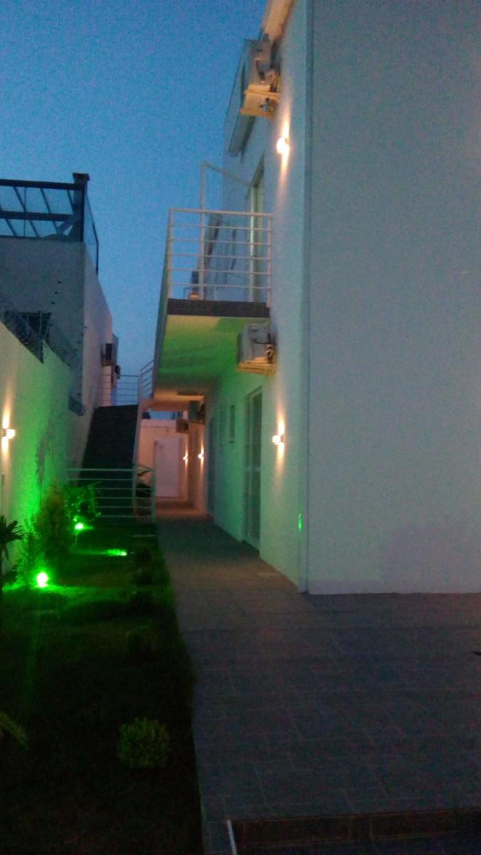 JK Studios e Kitnets GARAGEM central SEM TAXAS - Housity