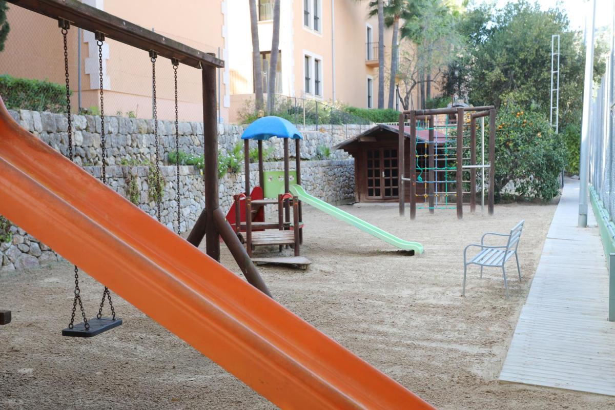Zona de juegos infantil en Mon Port Hotel & Spa