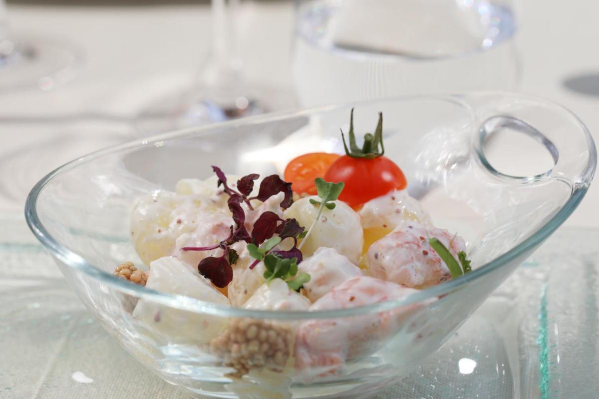 Comida en o cerca de este hotel
