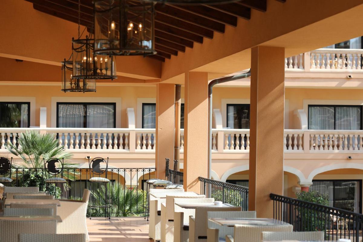 Un balcón o terraza de Mon Port Hotel & Spa