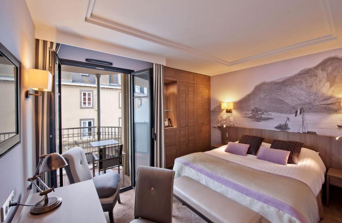 Un ou plusieurs lits dans un hébergement de l'établissement Hôtel Le Nouveau Monde