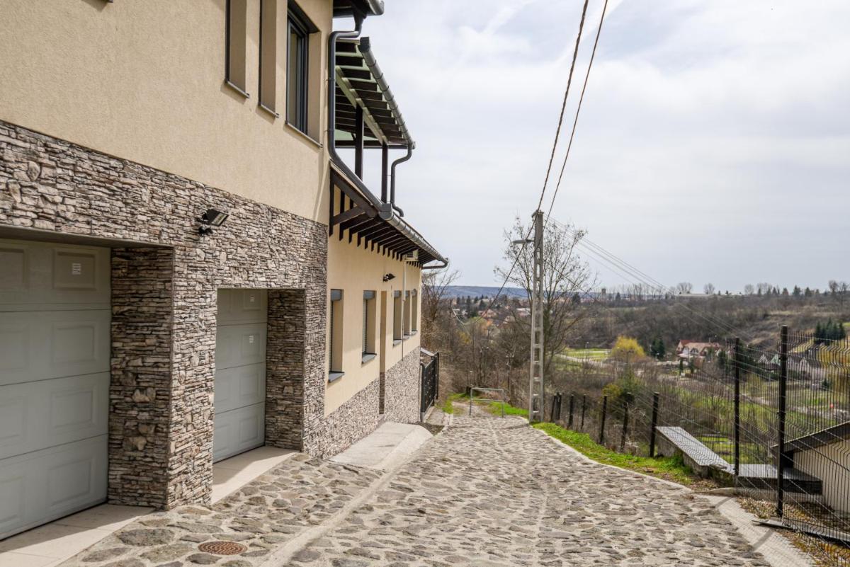 Rózsa Völgy Apartman - Housity