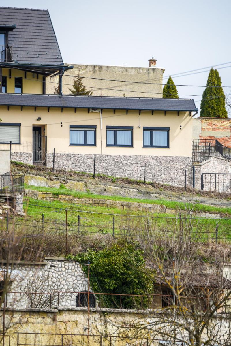 Rózsa Völgy Apartman - Housity