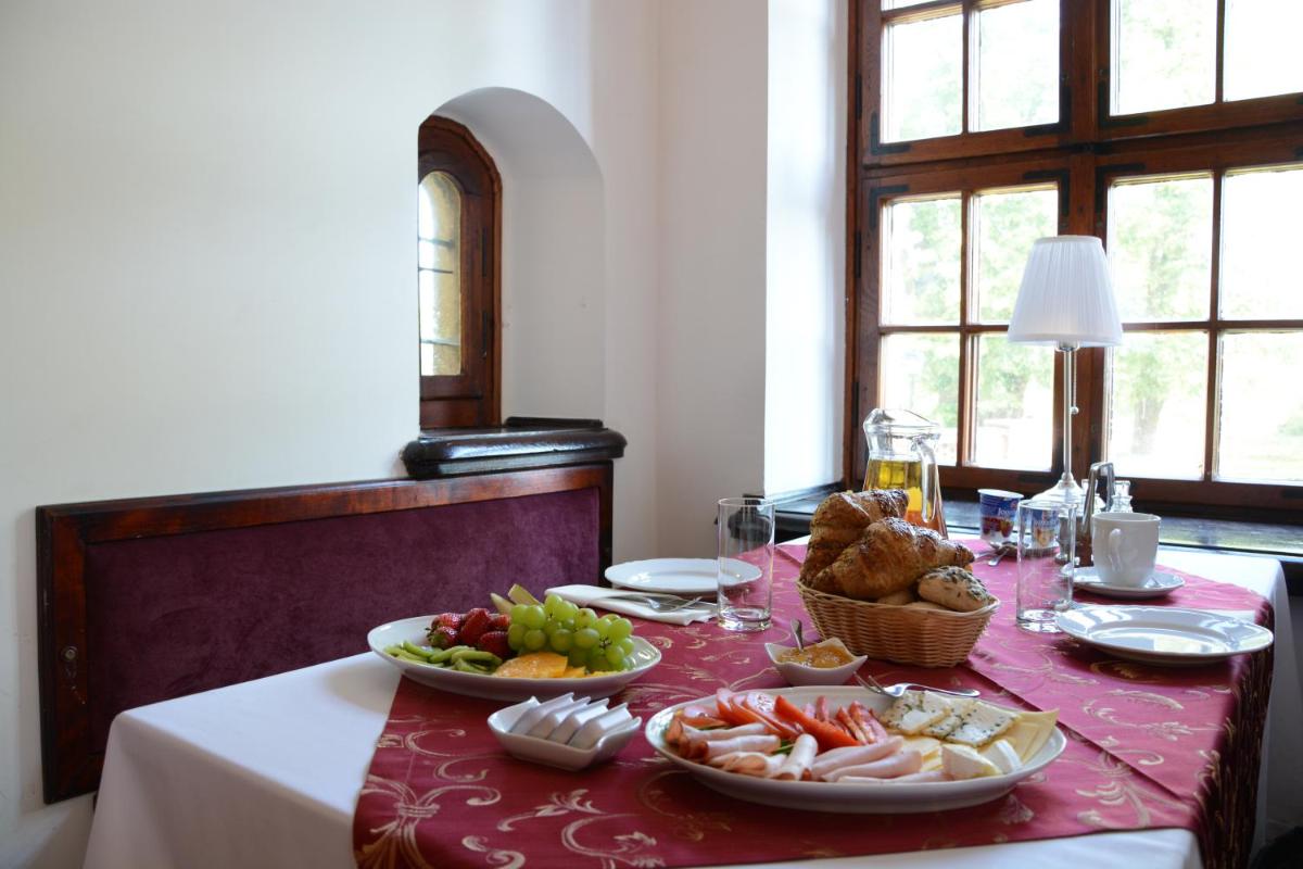 Zamek na wodzie w Wojnowicach - Housity