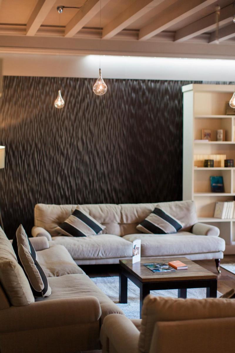 Coin salon dans l'établissement Le Vallon de Valrugues Hotel Spa & Villas