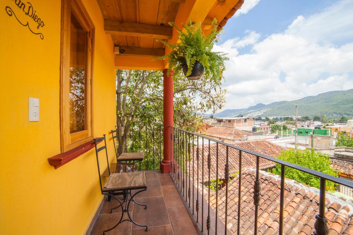 Hotel Adobe y Teja - Housity