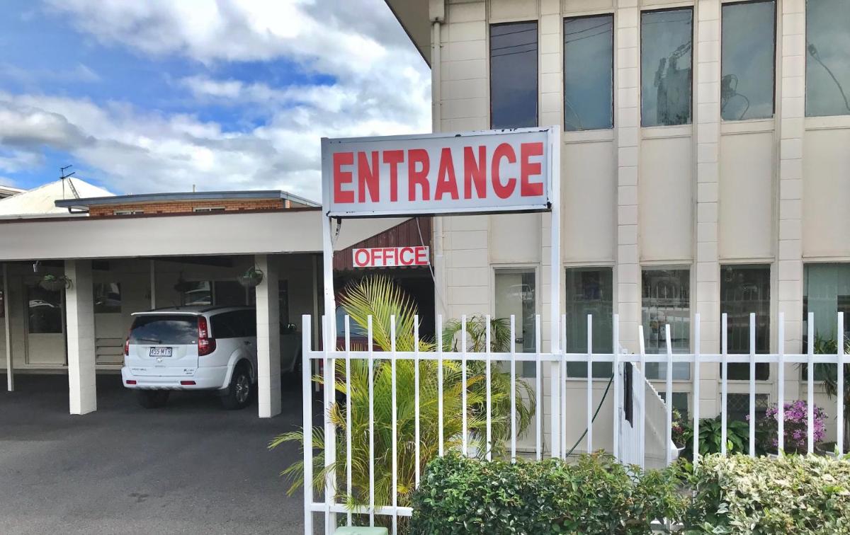 Cairns Motor Inn - Housity