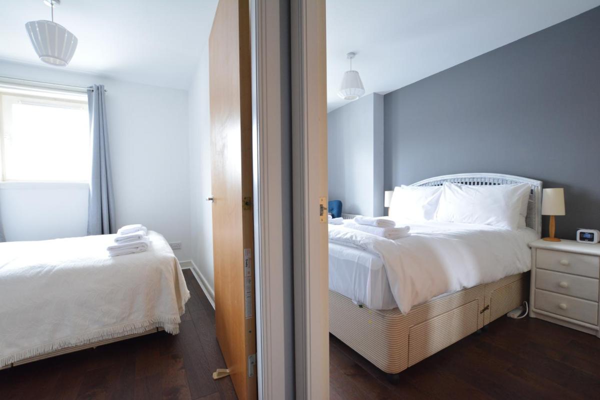 Holyrood Park - Carparking included! - Housity
